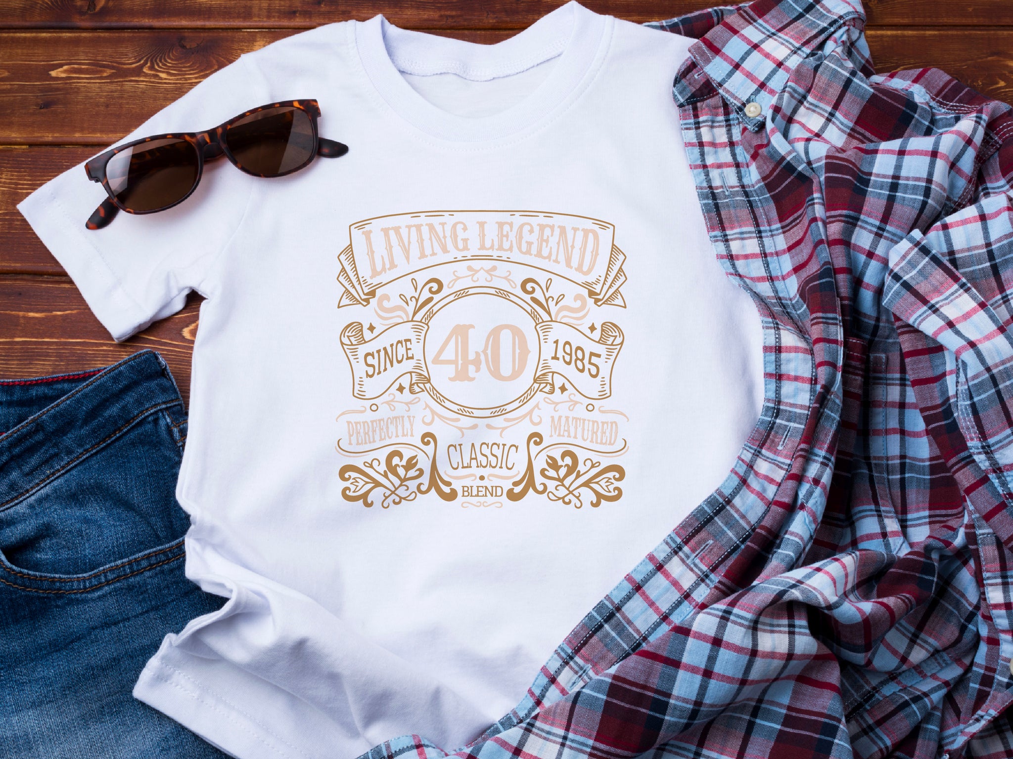 Living Legend 1985 - 40th Birthday T-Shirt, Perfectly Matured Classic Blend, Funny 40th Gift for Dad, 40th Gifts for Men, 40th T-Shirt