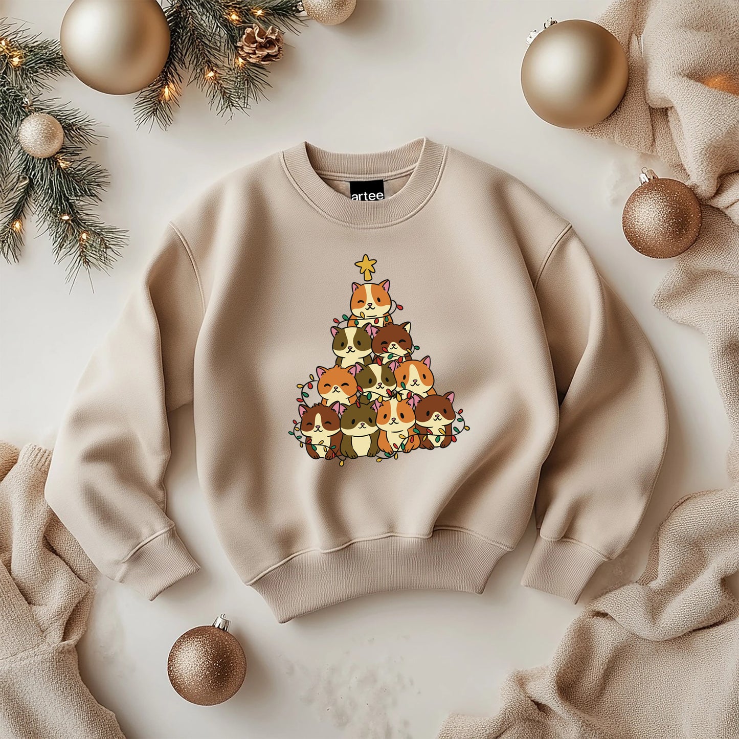 Sweatshirt mit Hamster-Weihnachtsbaum-Grafik - Wüstensandfarbe