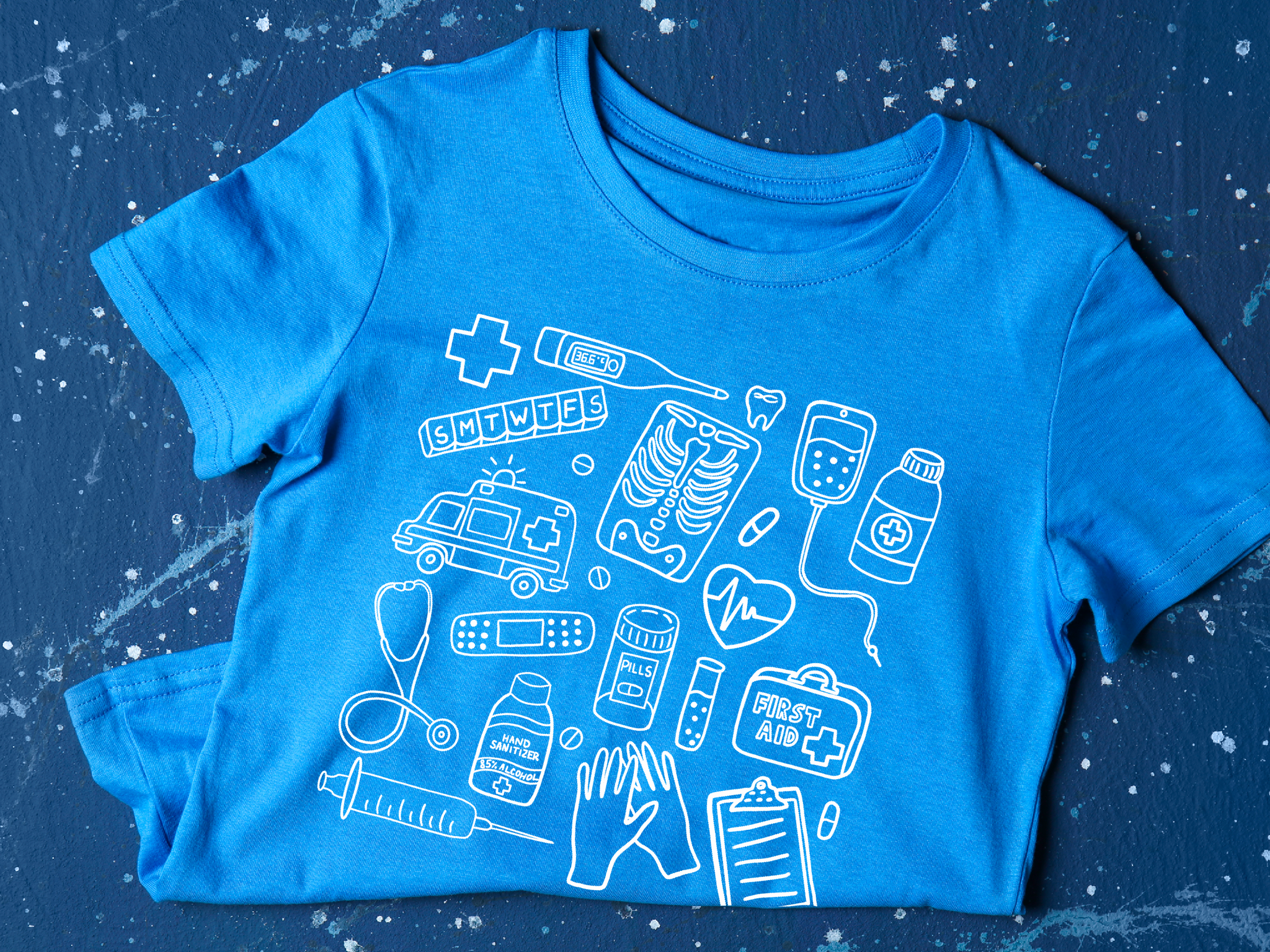 Farbenfrohes T-Shirt mit medizinischem Doodle-Print – stylische und lustige Kleidung zum Thema Gesundheit