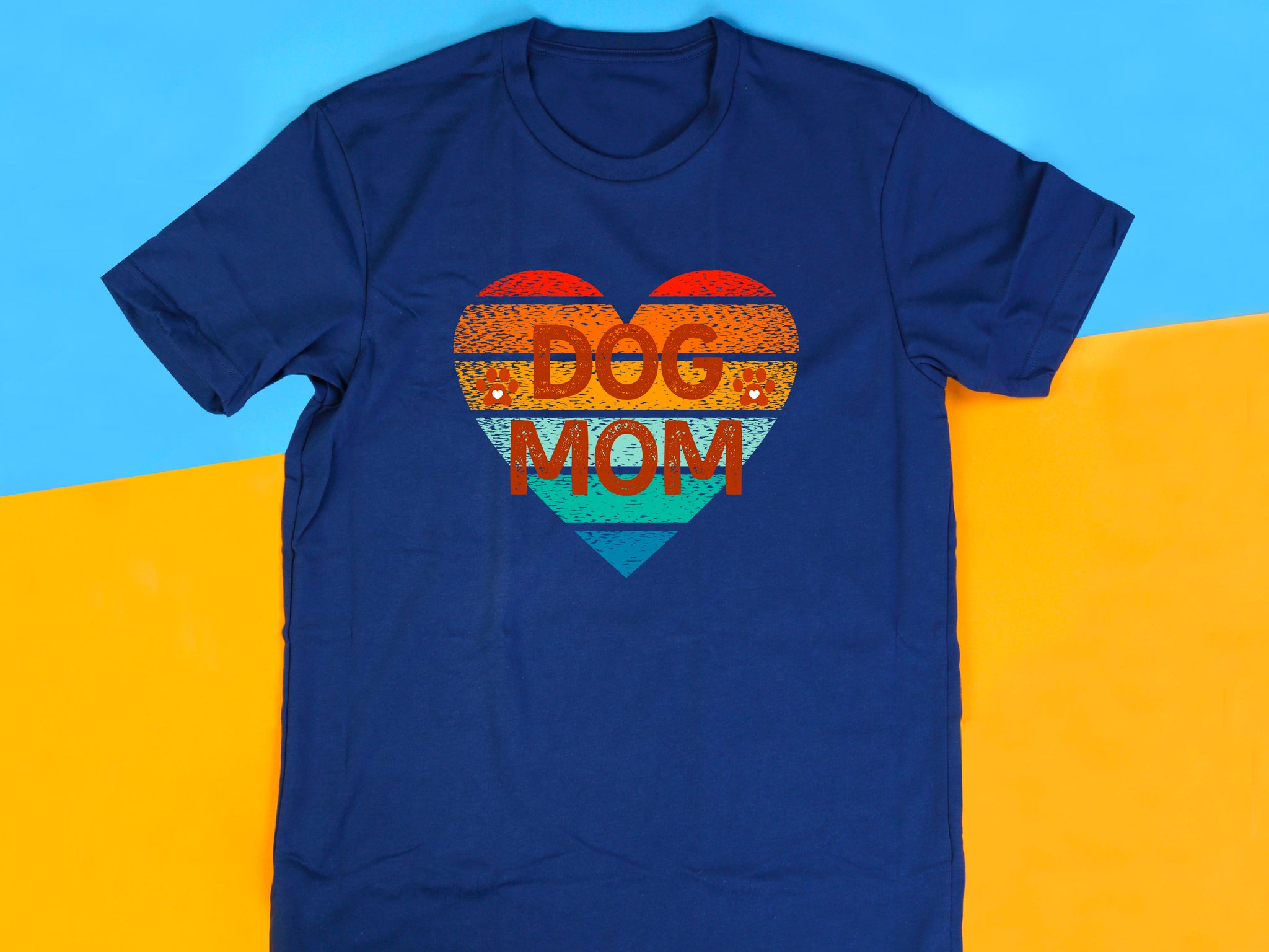 Retro dog mom t-shirt, Vintage dog lover t-shirt, Cool pet owner gift, Casual shirt for mother's day