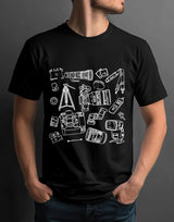 Das Abenteuer wartet - T-Shirt mit unverzichtbarer Ausrüstung für Fotografen